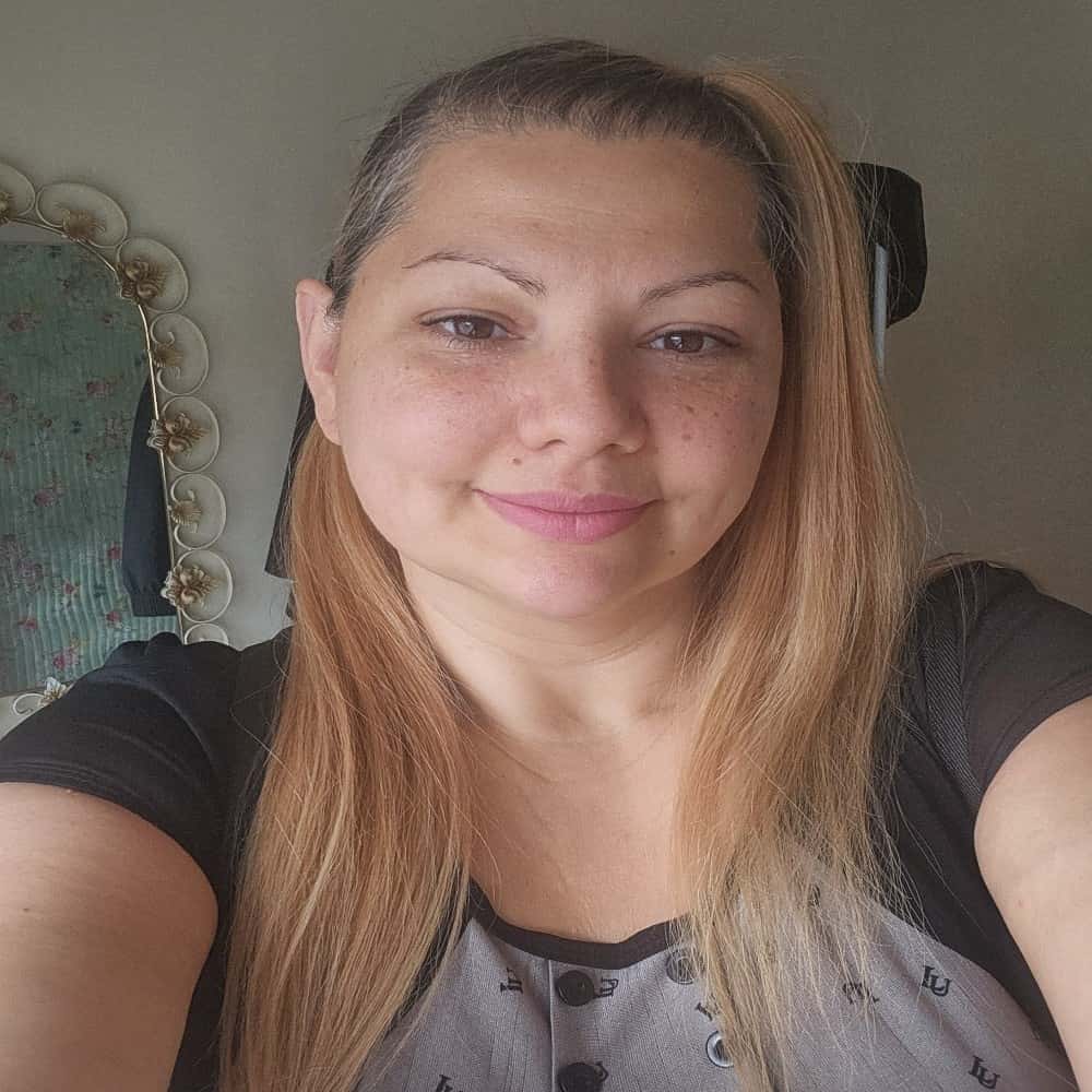 Marinela Claudia B. photo 1