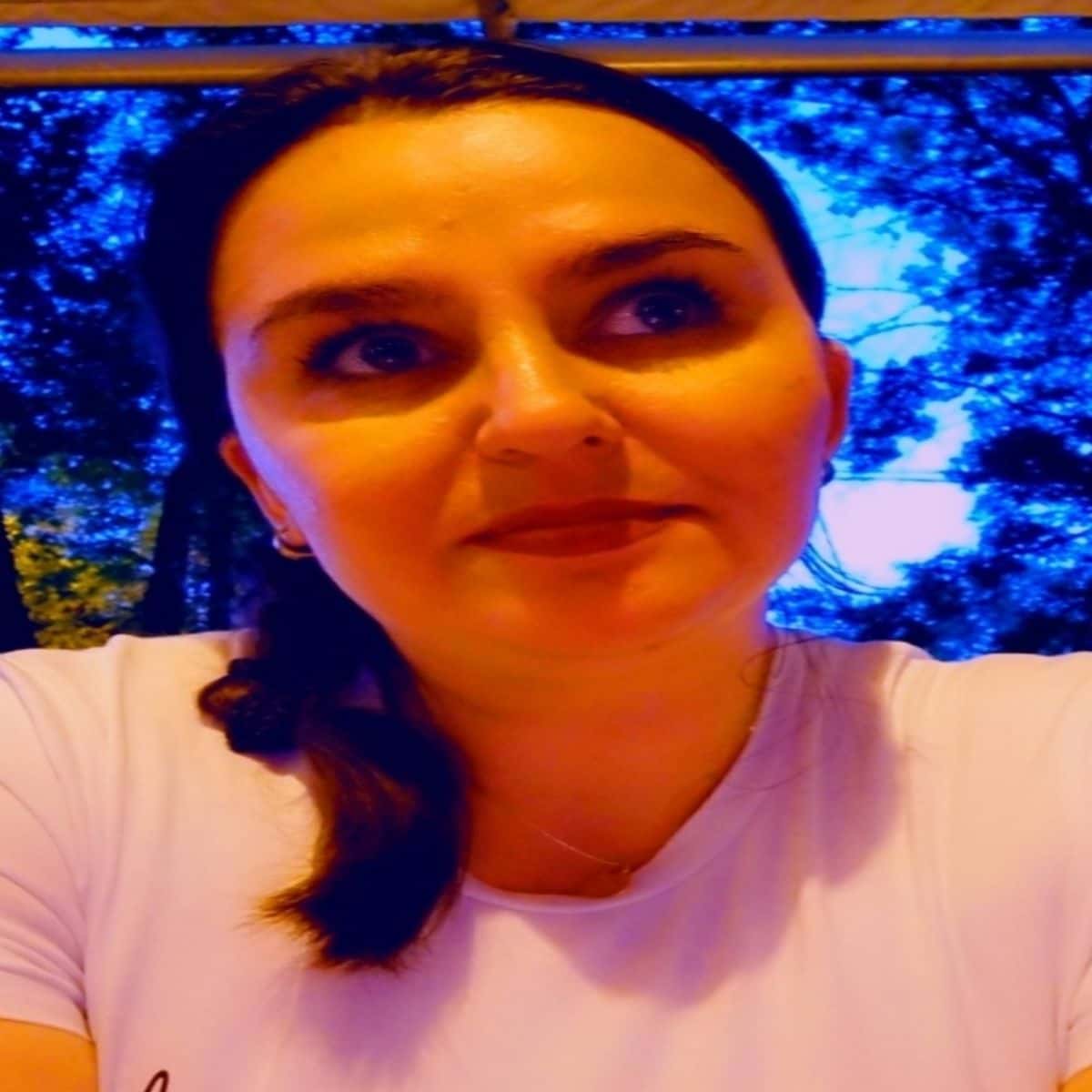 Ioana L. photo 1