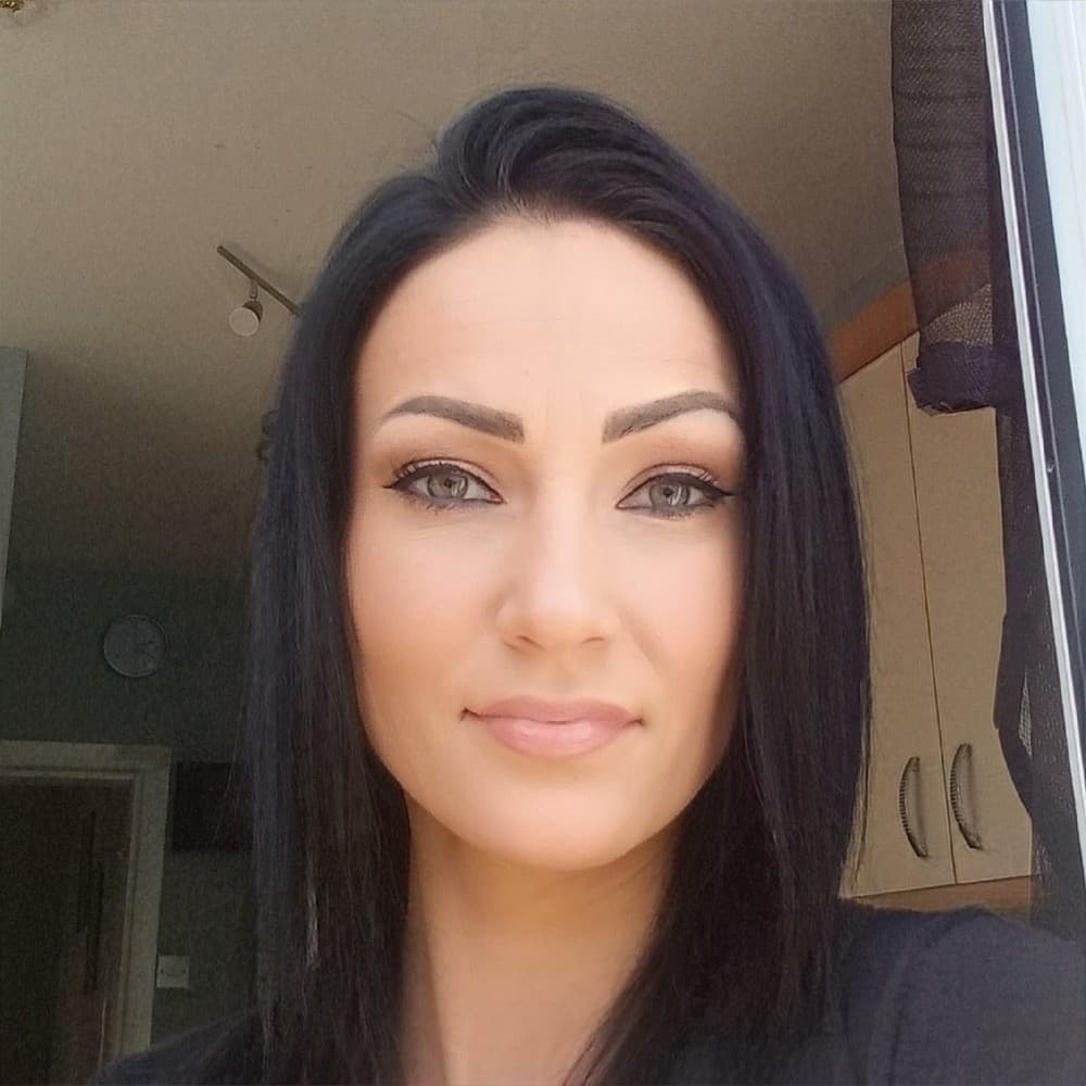 Karola K. photo 1